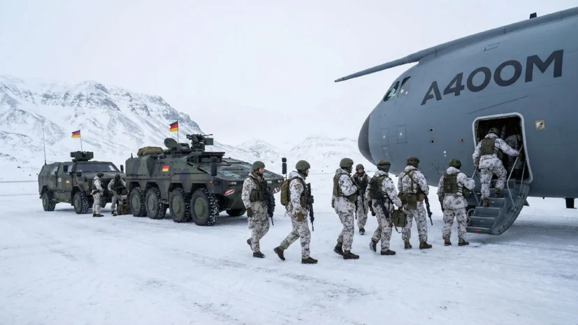 Военнослужащие Бундесвера с техникой направляются к самолёту A400M в Гренландии