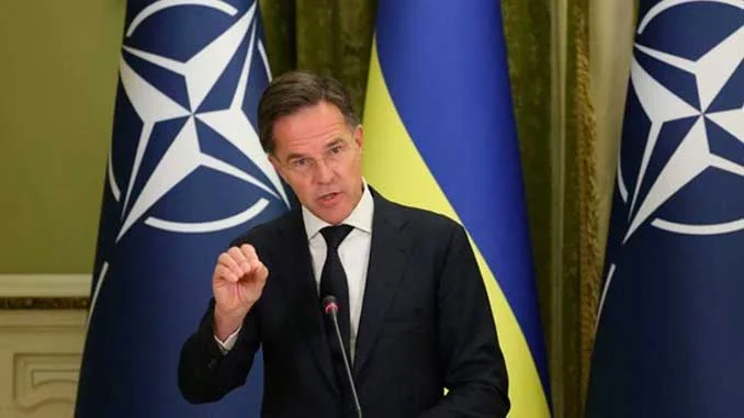 Генсек НАТО Марк Рютте пояснює дефіцит перехоплювачів для ППО України з прапорами НАТО та України