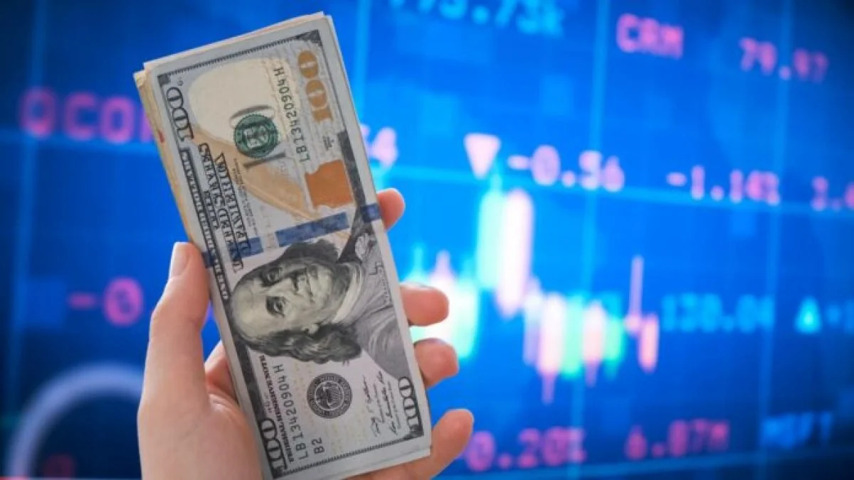 Долар падає: купюри USD на тлі графіка курсів валют НБУ 29 січня