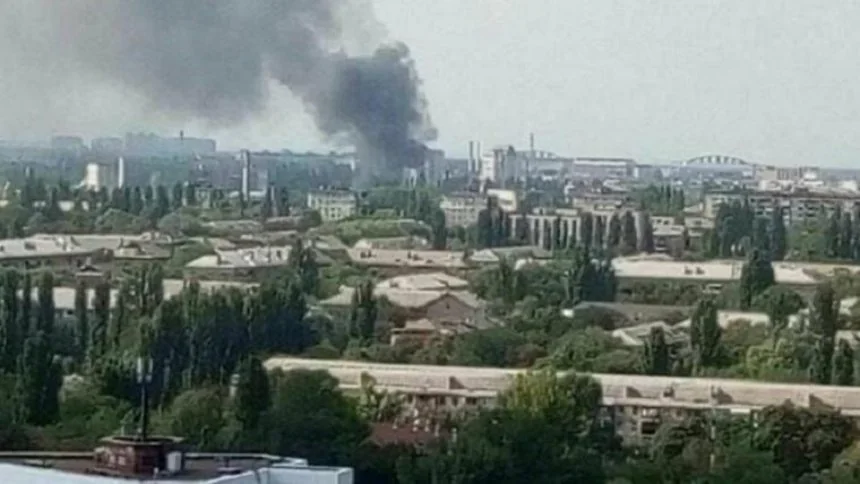 Густий дим від пожежі на складах Святошинського району Києва