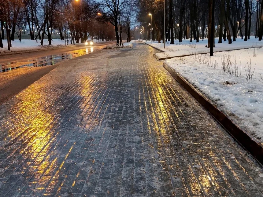 Ожеледь на київських вулицях 27 січня, жовтий рівень небезпеки