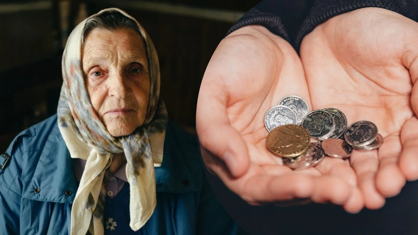 Сумна пенсіонерка тримає дрібні монети без пенсійних виплат у січні