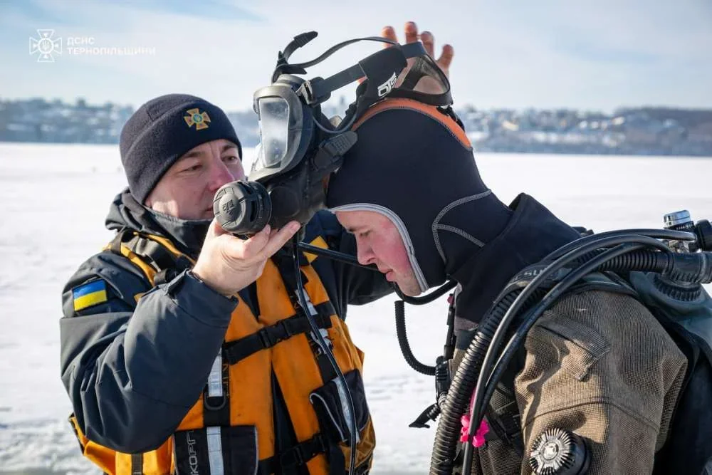 Водолази ДСНС готуються до занурення під кригу при -15°C для порятунку ТЕЦ