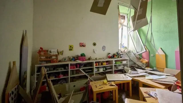Пошкоджений інтерєр дитячого садка у Вишгородському районі від уламків дрона