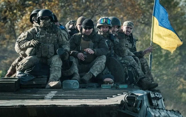ЗСУ на бронетехніці з прапором України зупиняють атаки під Покровськом