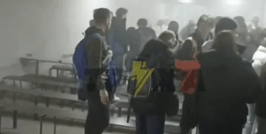 Учні ліцею №137 у Дніпрі в диму після вибуху на уроці Захисту України