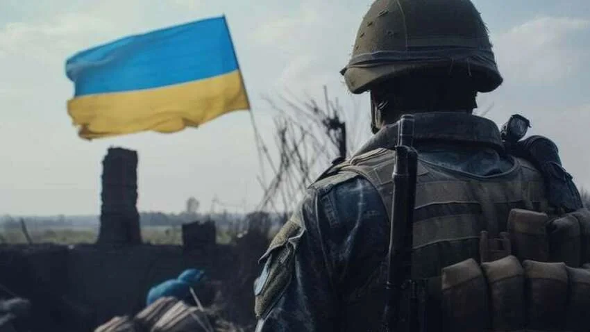 Фінальна стадія війни: український солдат під прапором над руїнами протистояння