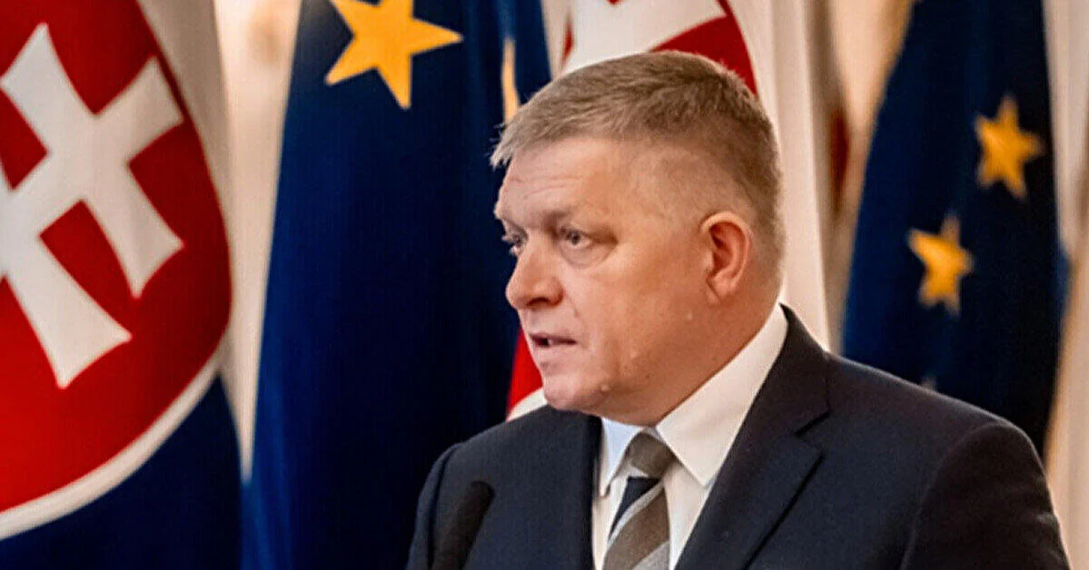 Роберт Фіцо оголошує про припинення екстрених поставок електрики Україні на тлі прапорів