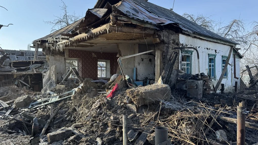 Зруйнований будинок Володимира Остапчука на Київщині після ворожого обстрілу