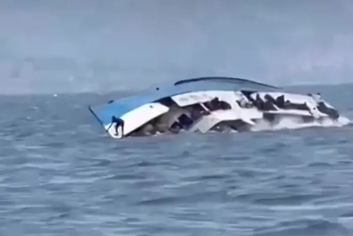Позашляховик, що провалився під кригу на Київському морі поблизу Лебедівки