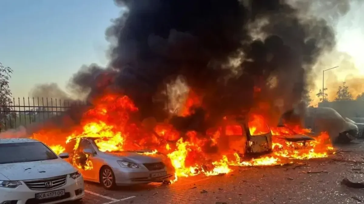 Пожар с горящими авто после взрыва в Дулыбах Стрыйского района на Львовщине
