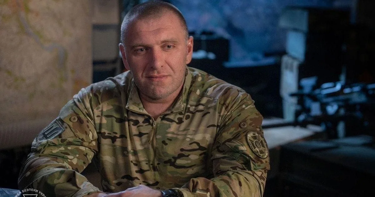 Військовий «Осман» з «Айдар» на фоні карти Сіверського напрямку