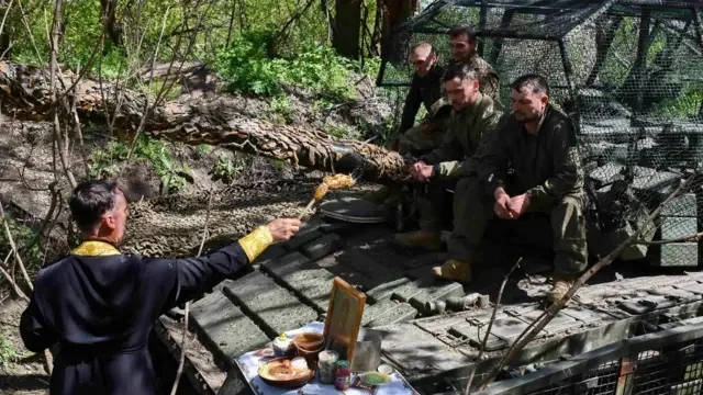 Українські бійці обідають під час затишшя на фронті через зменшення штурмів РФ
