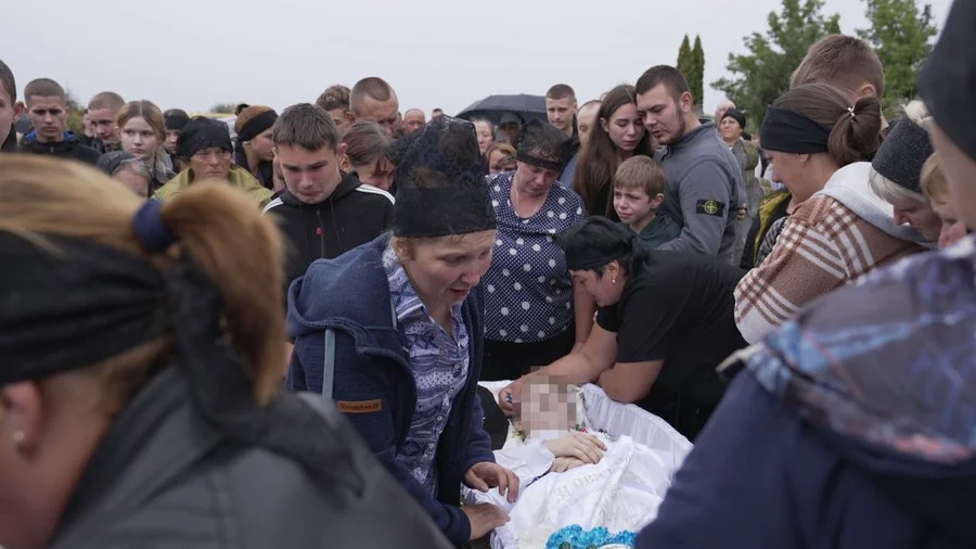 Полиция и родственники окружают тело 2-месячного младенца на Винниччине