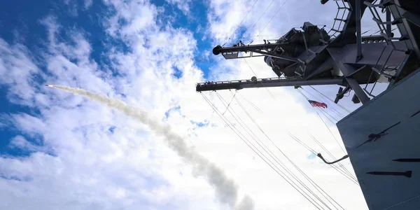 Запуск ракети «Томагавк» з палуби американського корабля під час війни з Іраном