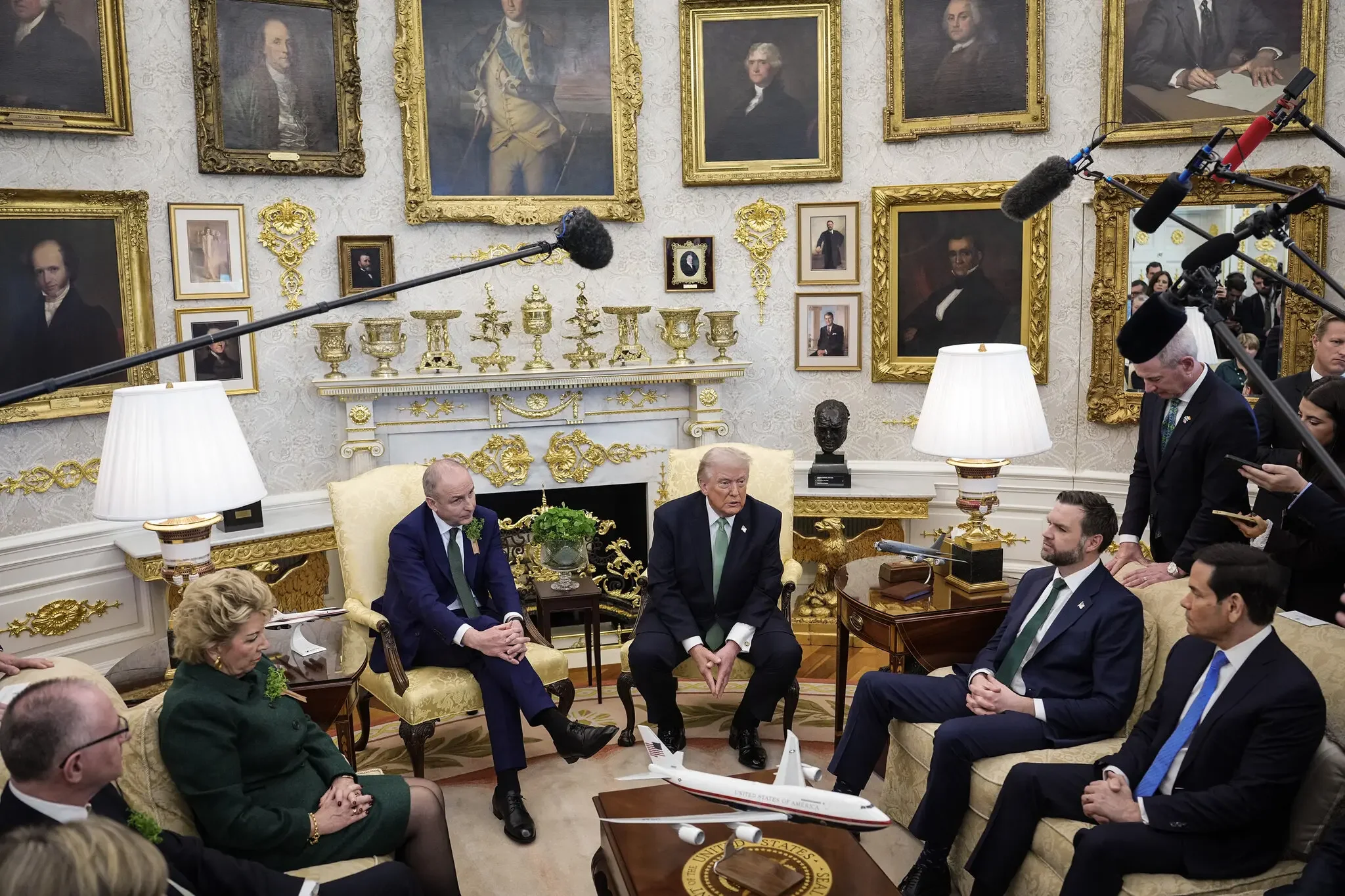 Дональд Трамп з премєр-міністром Ірландії Майклом Мартіном в Овальному кабінеті щодо Ірану