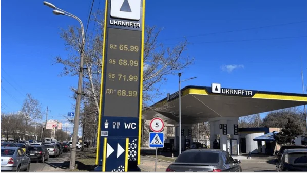 Табло цін на АЗС Укрнафта у Києві 7 березня: А-92 – 65,99 грн, А-95 – 69,99 грн, ДТ – 71,99 грн