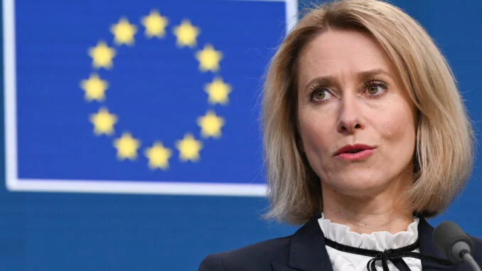 Кайя Каллас виступає на прес-конференції під прапором ЄС в Естонії
