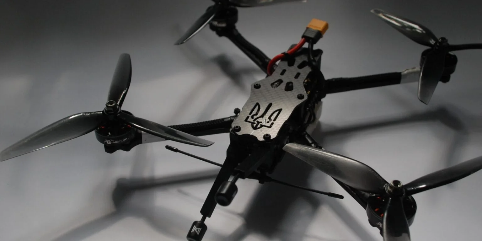 FPV-дрон TAF Industries з тризубом України для захисту суден.