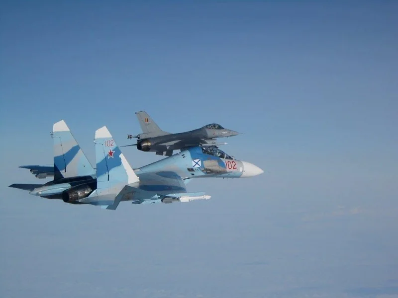 Польський F-16 перехоплює два Су-30 РФ над Балтійським морем