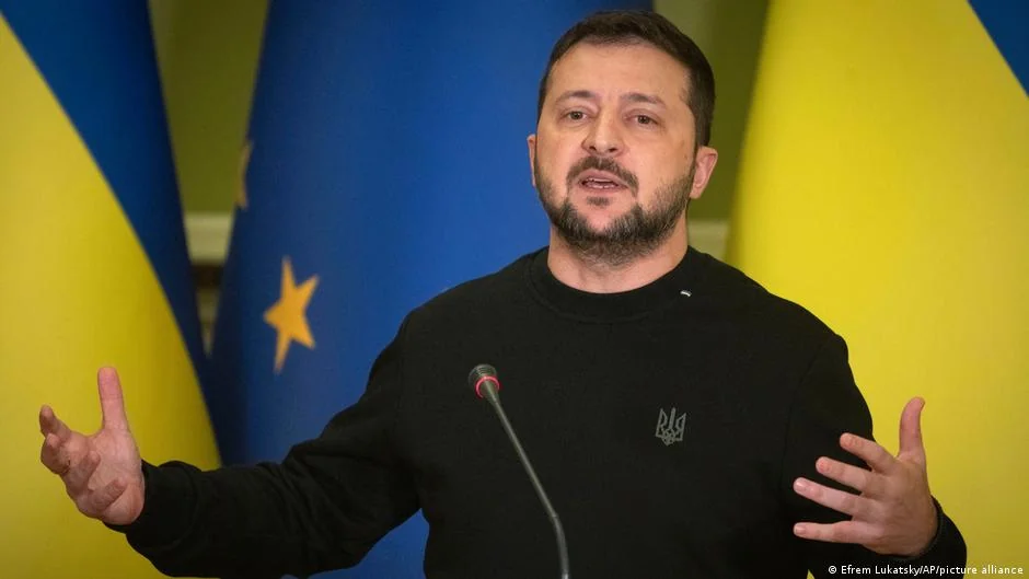 Володимир Зеленський виступає проти ЄС-лайт під прапорами України та Євросоюзу