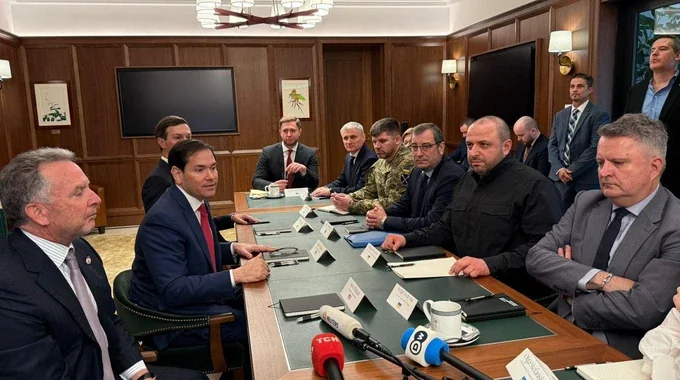 Президент Зеленский на переговорах с американской делегацией в Киеве