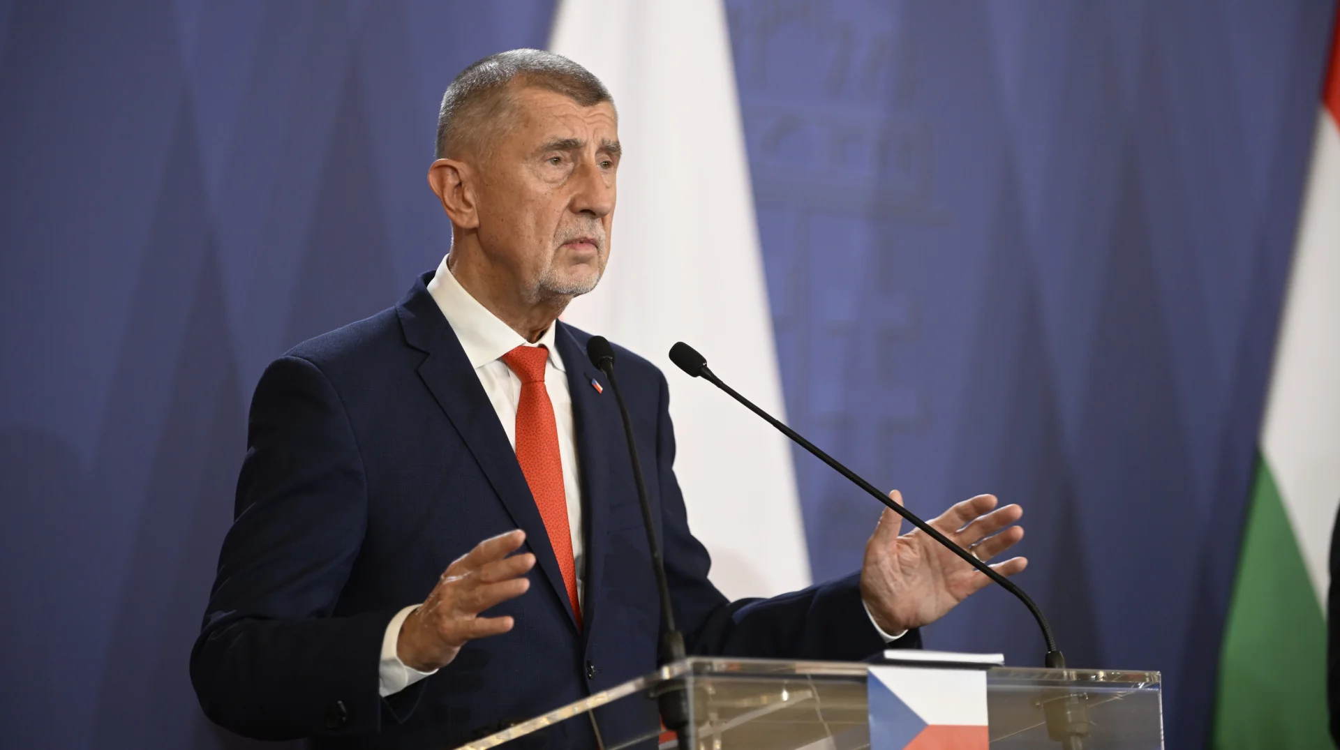 Премєр-міністр Андрей Бабіш виступає щодо допомоги Україні на саміті НАТО
