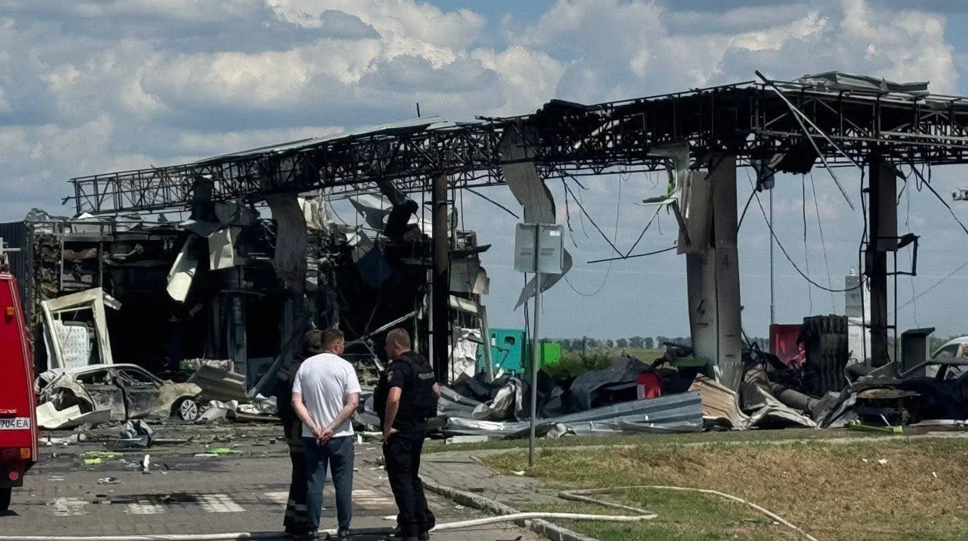Зруйнована АЗС у Херсоні після дронової атаки росіян