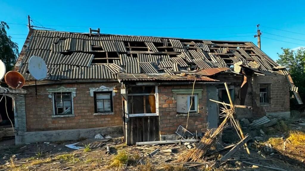 Поврежденное частное домовладение в Миргородском районе после удара дрона РФ