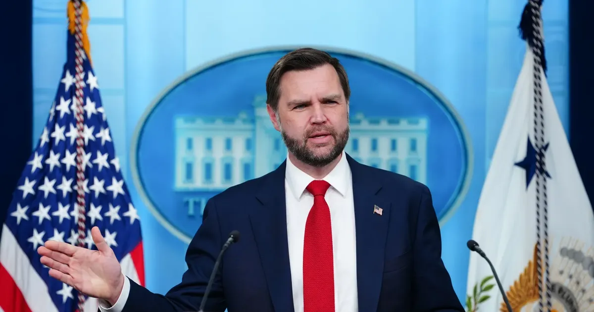 Джей Ді Венс коментує політичну кризу та неефективне керівництво Британії