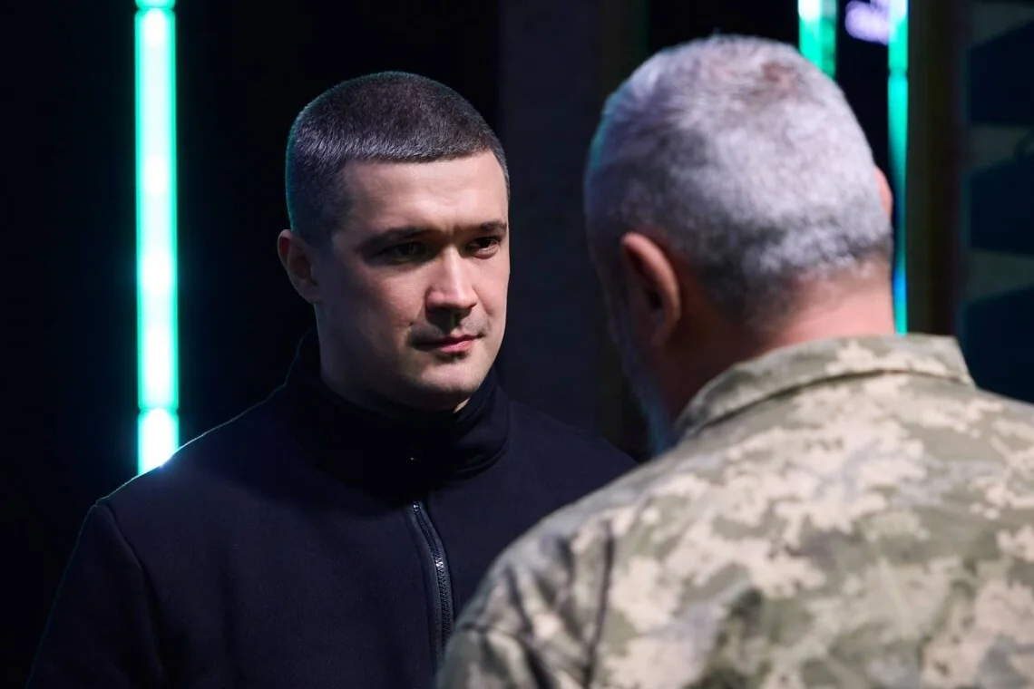 Михайло Федоров обговорює мобілізацію та зміни у війську з офіцером