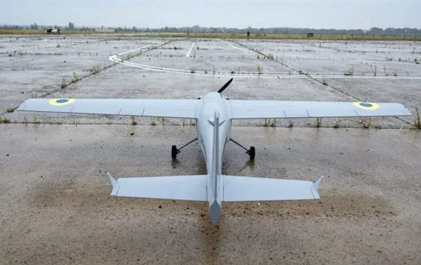 Український дрон на полі для атаки FPV-дронами в Підмосковї