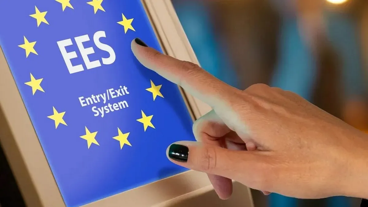 Система EES Entry/Exit System на екрані з прапором ЄС