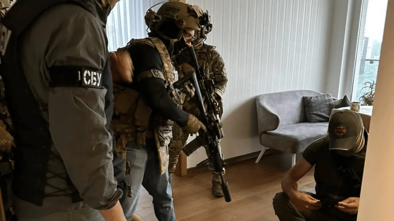 Співробітники СБУ проводять обшуки у власника видання Бабель