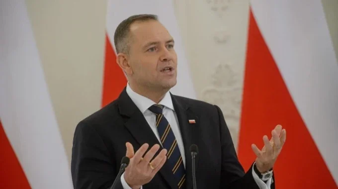 Министр обороны Польши Владислав Косиняк-Камыш выступает по поводу ракет для Украины