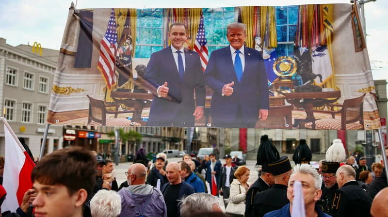 Банер Дональда Трампа на демонстрації поляків щодо довіри до США
