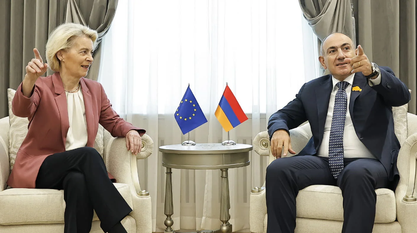 Урсула фон дер Ляєн та Нікол Пашинян під час зустрічі в Єревані