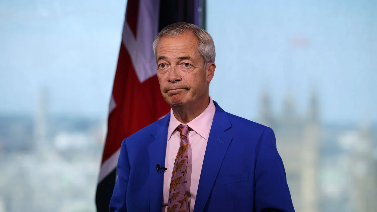 Найджел Фарадж лідер Reform UK на тлі прапора Великої Британії