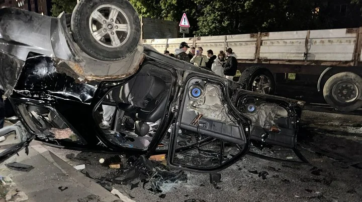 Перевернута службова машина ТЦК після атаки на військових у Львові