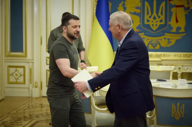 Сенатор Линдси Грэм встречается с Владимиром Зеленским во время визита в Украину