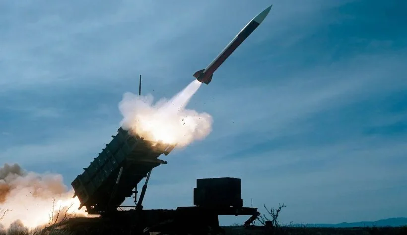 Ракета Patriot злітає з пускової для перехоплення балістичних ракет