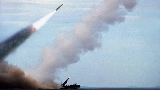 Сили ППО запускають ракету для перехоплення дронів Shahed РФ
