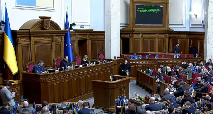 Верховна Рада під час голосування за продовження воєнного стану