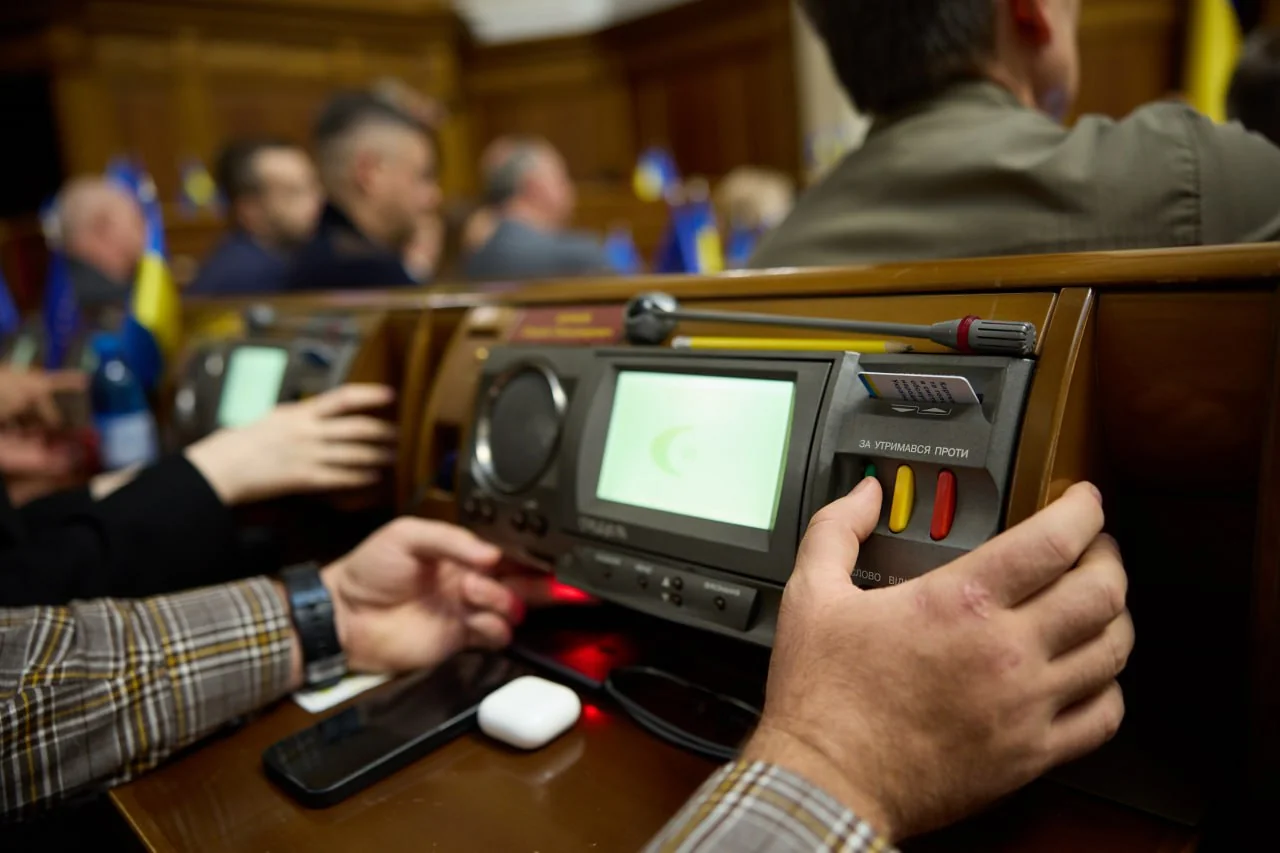 Депутати Верховної Ради голосують за продовження воєнного стану та мобілізації
