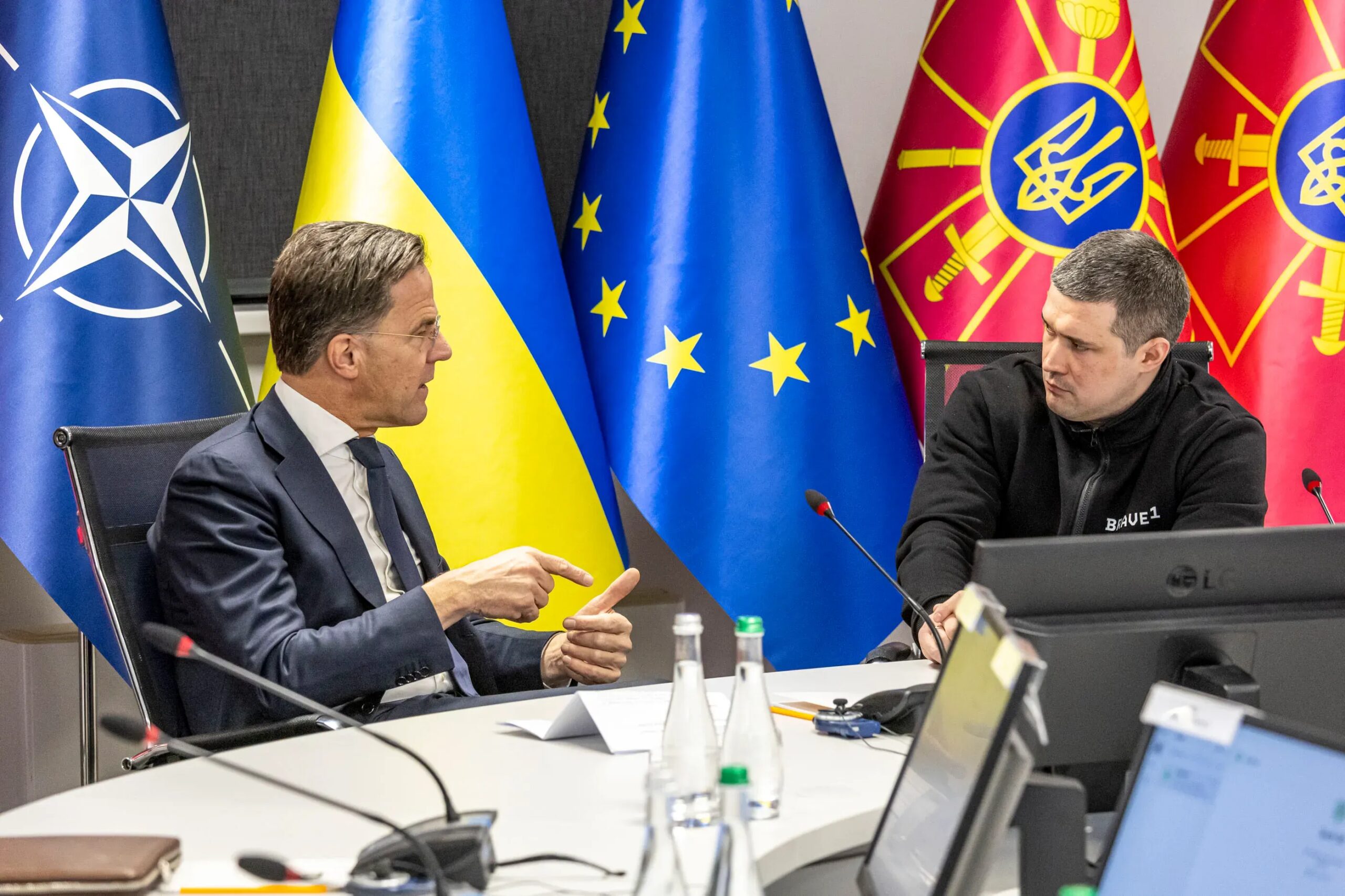 Марк Рютте на зустрічі з українським посадовцем щодо курсу України в НАТО