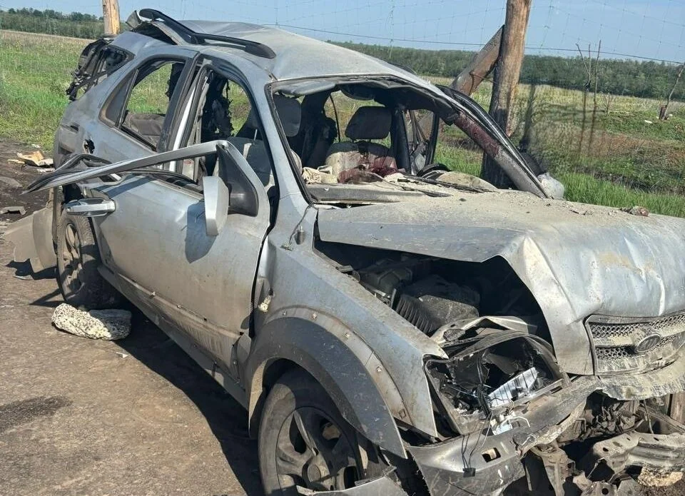 Уничтоженный Toyota RAV4 после удара FPV-дроном в Слатино на Харьковщине