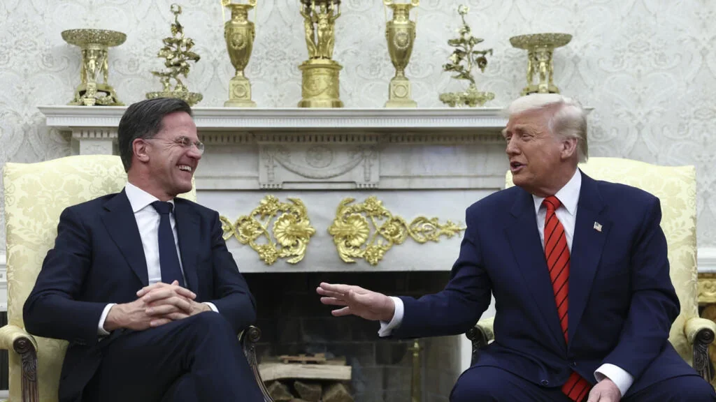 Педро Санчес і Дональд Трамп під час сердечної розмови щодо Іспанії