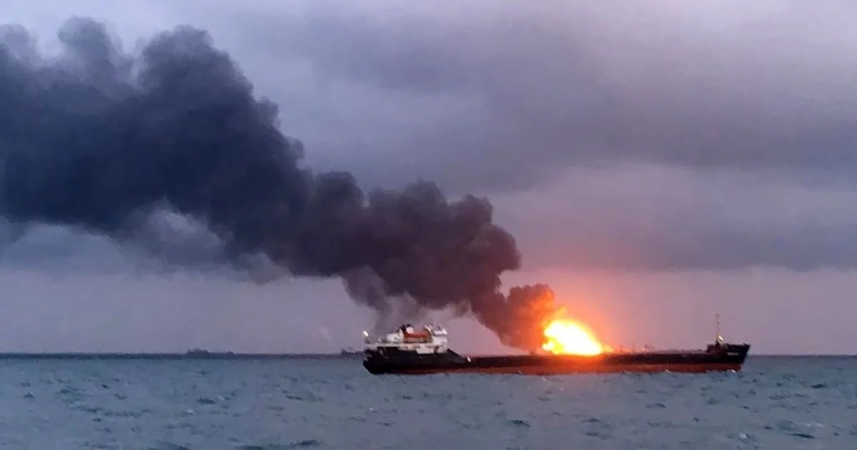 Танкер тіньового флоту палає в Азовському морі після удару СБС