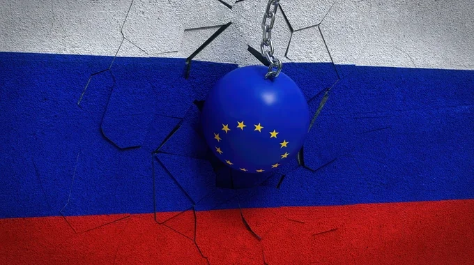 Сибига отверг смягченные санкции ЕС: земля под ногами РФ должна гореть Санкции ЕС цепью разбивают флаг России по заявлению Сибиги