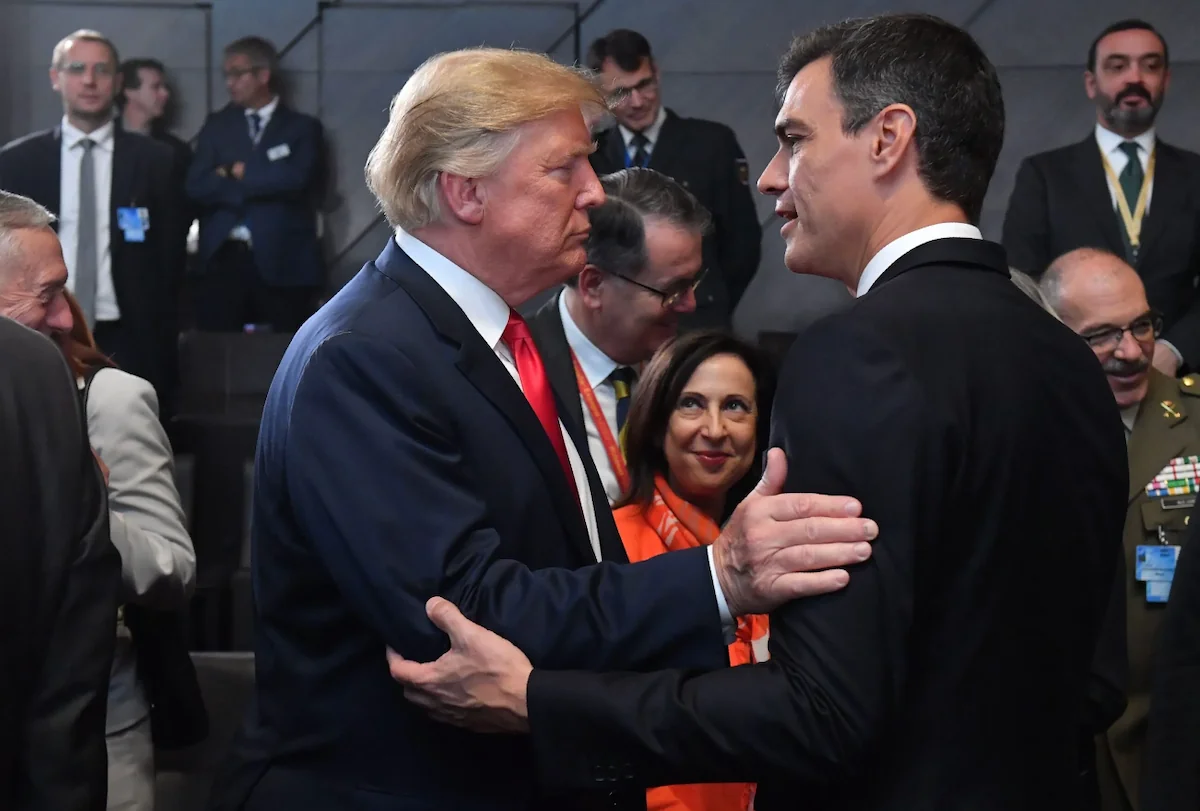 Трамп: Испания полностью уступила после угроз Дональд Трамп и Педро Санчес на саммите НАТО во время обсуждения расходов Испании